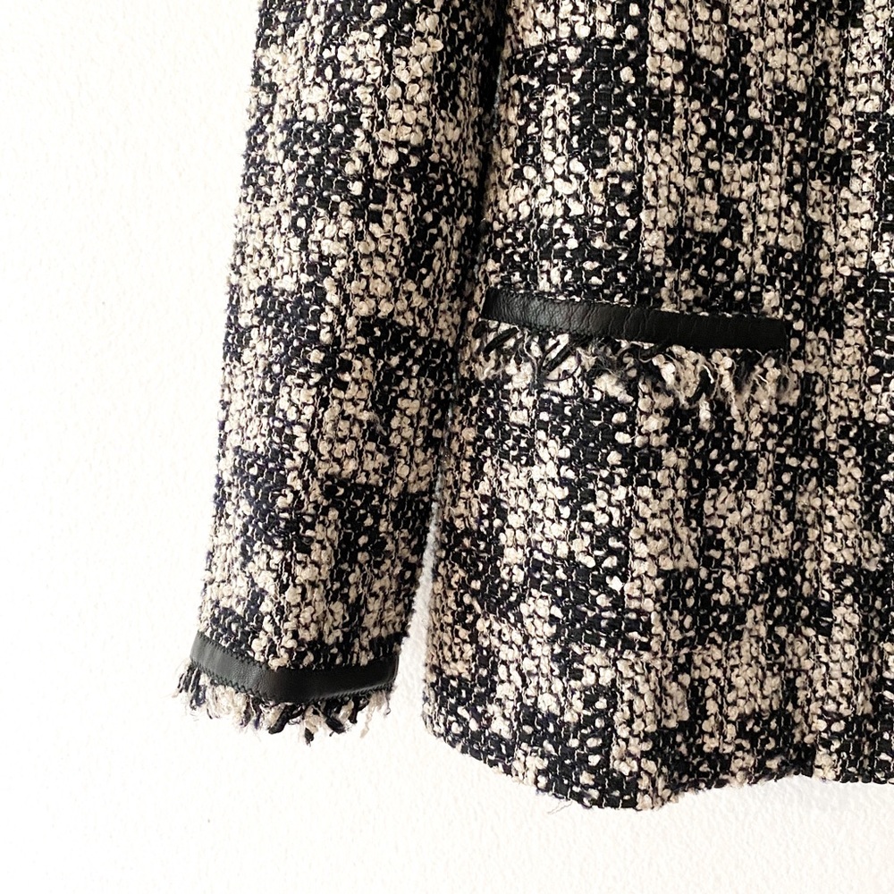 ❌NOW SOLD ❌Chanel runway 2005 fall tweed blazer - Picture 4 of 11